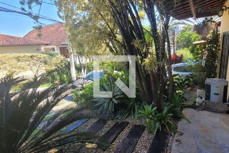 Casa à venda com 244m², 4 quartos e 4 vagas