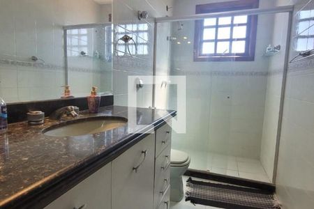 Casa à venda com 244m², 4 quartos e 4 vagas