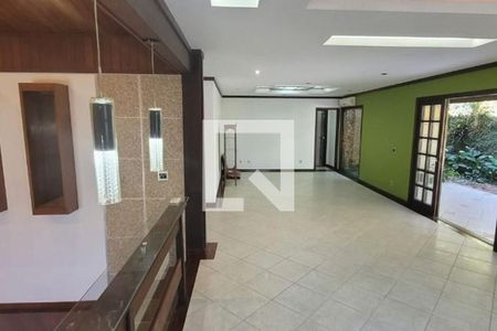Casa à venda com 244m², 4 quartos e 4 vagas