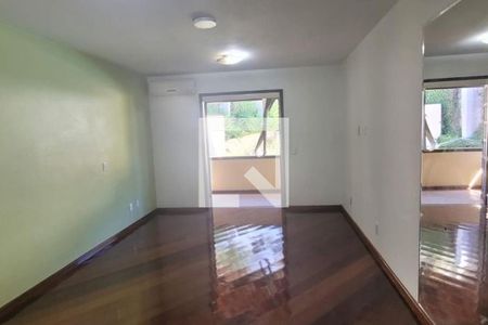 Casa à venda com 244m², 4 quartos e 4 vagas