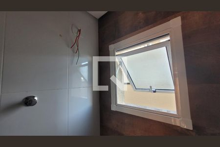 Banheiro da suíte de apartamento para alugar com 2 quartos, 49m² em Parque das Nações, Santo André