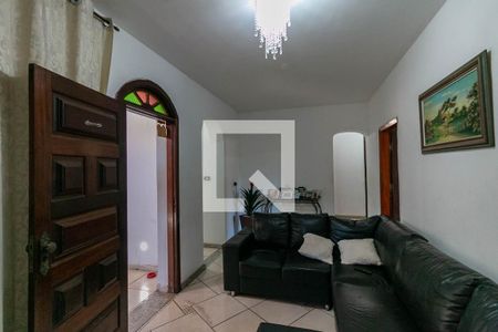 Sala de casa à venda com 3 quartos, 200m² em Esplanada, Belo Horizonte