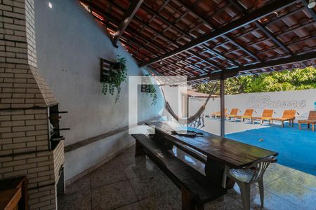 Casa à venda com 200m², 3 quartos e 2 vagas Casa à venda com 200m², 3 quartos e 2 vagasCobertura