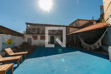 Casa à venda com 200m², 3 quartos e 2 vagas Casa à venda com 200m², 3 quartos e 2 vagasCobertura