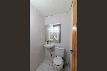 Casa à venda com 200m², 3 quartos e 2 vagas Casa à venda com 200m², 3 quartos e 2 vagasBanheiro de Serviço