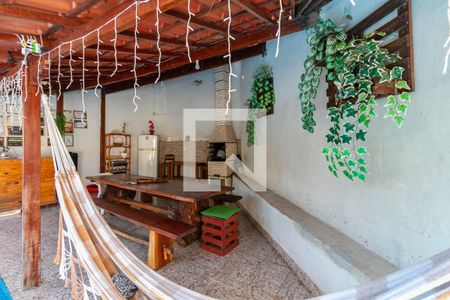 Casa à venda com 200m², 3 quartos e 2 vagas Casa à venda com 200m², 3 quartos e 2 vagasCobertura