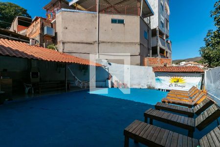 Casa à venda com 200m², 3 quartos e 2 vagas Casa à venda com 200m², 3 quartos e 2 vagasCobertura