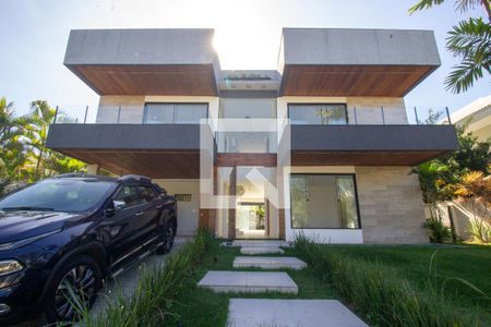 Casa à venda com 860m², 6 quartos e 4 vagasFachada da Casa