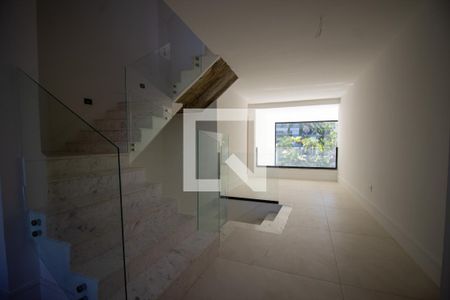 Casa à venda com 860m², 6 quartos e 4 vagasHall do Segundo Andar