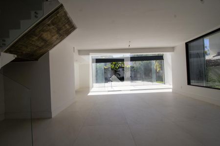Sala de casa à venda com 6 quartos, 860m² em Barra da Tijuca, Rio de Janeiro
