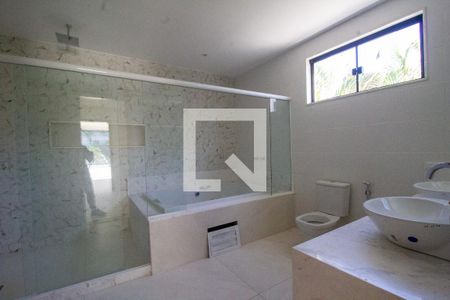 Casa à venda com 860m², 6 quartos e 4 vagasBanheiro da Suíte 5
