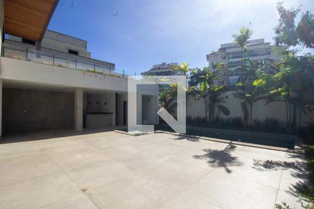 Casa à venda com 860m², 6 quartos e 4 vagasQuintal