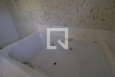 Casa à venda com 860m², 6 quartos e 4 vagasBanheiro da Suíte 5