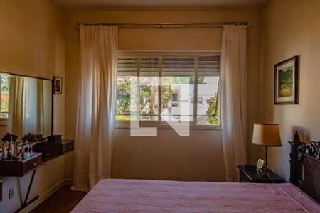 Casa à venda com 320m², 5 quartos e 3 vagas Casa à venda com 320m², 5 quartos e 3 vagasQuarto 2