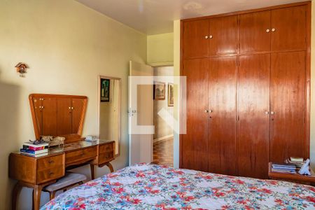 Casa à venda com 320m², 5 quartos e 3 vagas Casa à venda com 320m², 5 quartos e 3 vagasQuarto 3