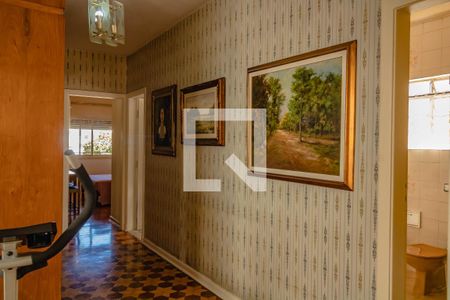 Casa à venda com 320m², 5 quartos e 3 vagas Casa à venda com 320m², 5 quartos e 3 vagasCorredor