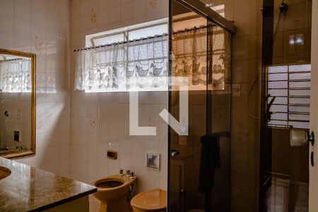 Casa à venda com 320m², 5 quartos e 3 vagas Casa à venda com 320m², 5 quartos e 3 vagasBanheiro 1