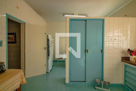 Casa à venda com 320m², 5 quartos e 3 vagas Casa à venda com 320m², 5 quartos e 3 vagasCozinha