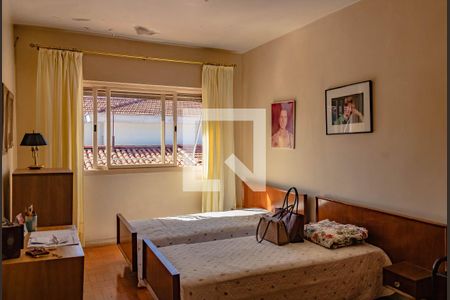 Casa à venda com 320m², 5 quartos e 3 vagas Casa à venda com 320m², 5 quartos e 3 vagasQuarto 4