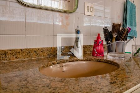 Casa à venda com 320m², 5 quartos e 3 vagas Casa à venda com 320m², 5 quartos e 3 vagasBanheiro 1