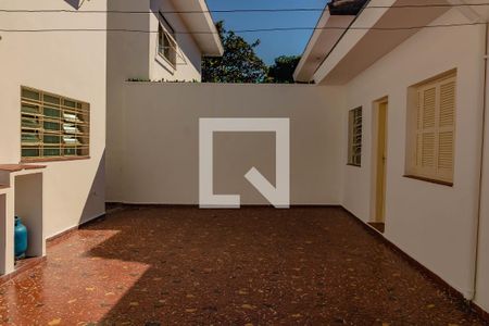 Casa à venda com 320m², 5 quartos e 3 vagas Casa à venda com 320m², 5 quartos e 3 vagasÁrea Externa