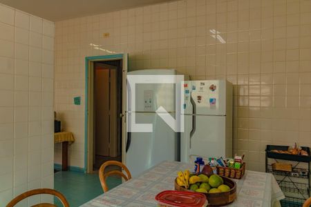 Casa à venda com 320m², 5 quartos e 3 vagas Casa à venda com 320m², 5 quartos e 3 vagasCozinha