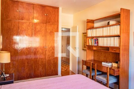 Casa à venda com 320m², 5 quartos e 3 vagas Casa à venda com 320m², 5 quartos e 3 vagasQuarto 2