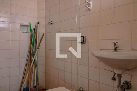 Casa à venda com 320m², 5 quartos e 3 vagas Casa à venda com 320m², 5 quartos e 3 vagasBanheiro de Serviço