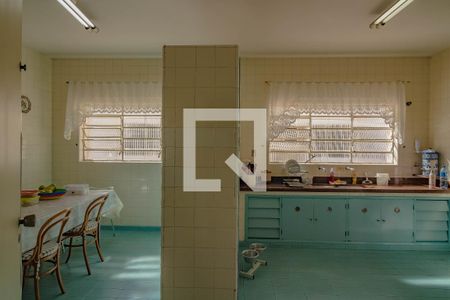 Casa à venda com 320m², 5 quartos e 3 vagas Casa à venda com 320m², 5 quartos e 3 vagasCozinha