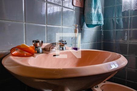 Casa à venda com 320m², 5 quartos e 3 vagas Casa à venda com 320m², 5 quartos e 3 vagasBanheiro 2