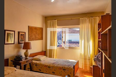 Casa à venda com 320m², 5 quartos e 3 vagas Casa à venda com 320m², 5 quartos e 3 vagasQuarto 5