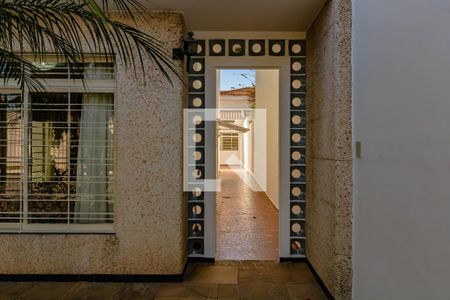 Casa à venda com 320m², 5 quartos e 3 vagas Casa à venda com 320m², 5 quartos e 3 vagasEntrada