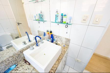 Casa à venda com 145m², 3 quartos e 2 vagas Casa à venda com 145m², 3 quartos e 2 vagasBanheiro Social