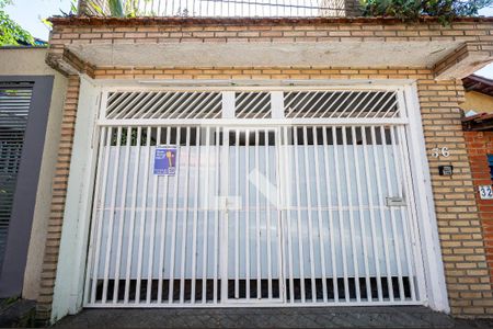 Casa à venda com 145m², 3 quartos e 2 vagas Casa à venda com 145m², 3 quartos e 2 vagasFachada