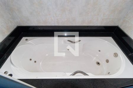 Casa à venda com 300m², 4 quartos e 3 vagasDetalhe Banheiro - Suíte