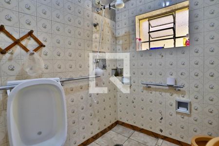 Casa à venda com 150m², 4 quartos e 2 vagasBanheiro 2