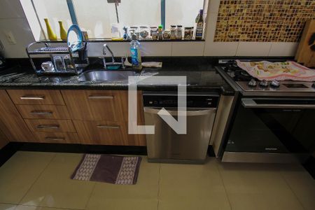 Casa à venda com 270m², 5 quartos e 3 vagas Casa à venda com 270m², 5 quartos e 3 vagasCozinha