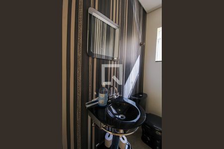 Casa à venda com 270m², 5 quartos e 3 vagas Casa à venda com 270m², 5 quartos e 3 vagasLavabo