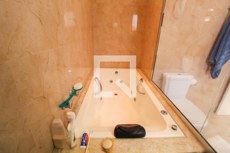 Casa à venda com 270m², 5 quartos e 3 vagas Casa à venda com 270m², 5 quartos e 3 vagasBanheiro da Suíte 1