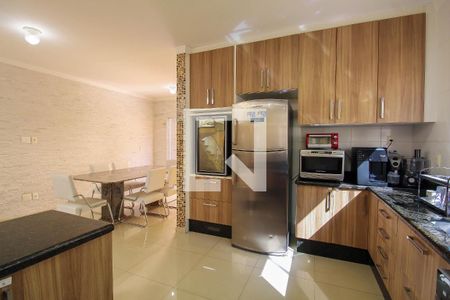 Casa à venda com 270m², 5 quartos e 3 vagas Casa à venda com 270m², 5 quartos e 3 vagasCozinha