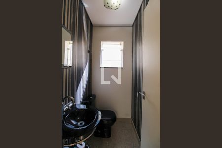 Casa à venda com 270m², 5 quartos e 3 vagas Casa à venda com 270m², 5 quartos e 3 vagasLavabo