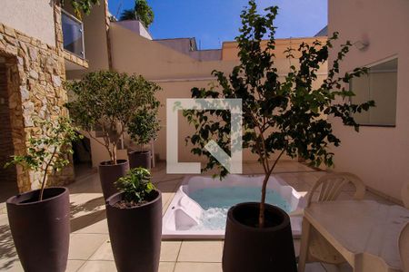 Casa à venda com 270m², 5 quartos e 3 vagas Casa à venda com 270m², 5 quartos e 3 vagasÁrea externa