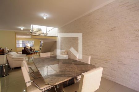 Casa à venda com 270m², 5 quartos e 3 vagas Casa à venda com 270m², 5 quartos e 3 vagasCozinha