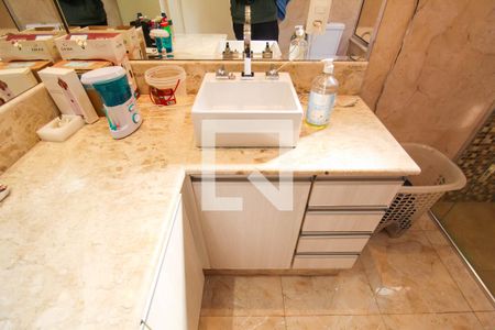 Casa à venda com 270m², 5 quartos e 3 vagas Casa à venda com 270m², 5 quartos e 3 vagasBanheiro da Suíte 1