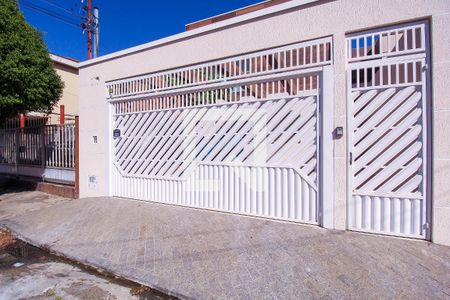 Casa à venda com 270m², 5 quartos e 3 vagas Casa à venda com 270m², 5 quartos e 3 vagasFachada