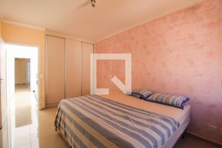 Casa à venda com 270m², 5 quartos e 3 vagas Casa à venda com 270m², 5 quartos e 3 vagasQuarto 4 - Suíte