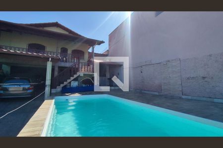 Casa à venda com 170m², 3 quartos e 4 vagasPiscina