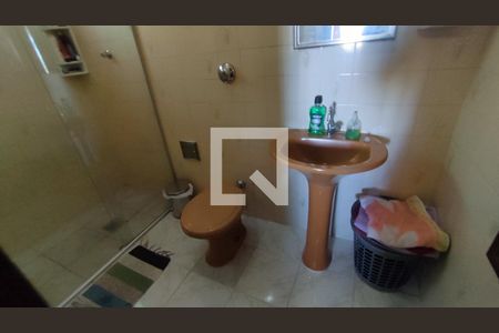 Casa à venda com 170m², 3 quartos e 4 vagasBanheiro suite 1