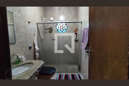 Casa à venda com 170m², 3 quartos e 4 vagasBanheiro social