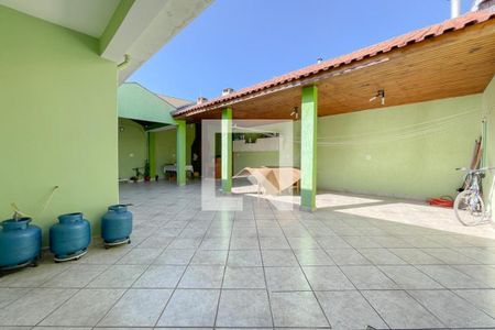 Casa à venda com 375m², 5 quartos e 5 vagas Casa à venda com 375m², 5 quartos e 5 vagasÁrea - Churrasqueira